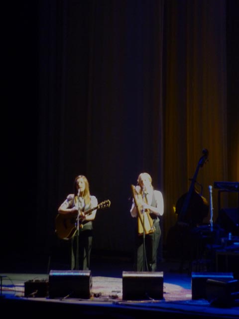 LeonardCohen2010-11-13LaverArenaMelbourneAustralia (4).jpg